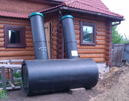 Доставленный на участок септик Барс