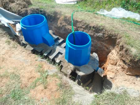 Пример установленного в котлован септика Пример установленного в котлован септика