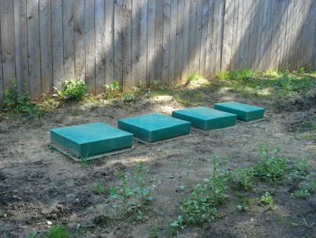 Установленный на участке септик Лидер Установленный на участке септик Лидер