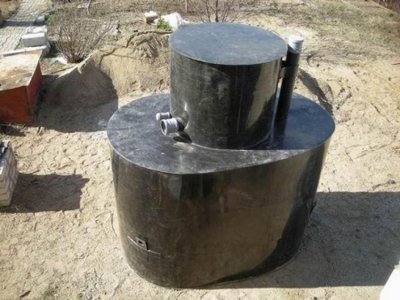 Доставленный на участок септик Крот