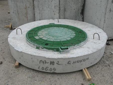 Бетонная крышка с пластиковым люком Бетонная крышка с пластиковым люком