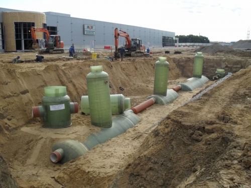 Установленные в котлован емкости для сбора стоков Установленные в котлован емкости для сбора стоков