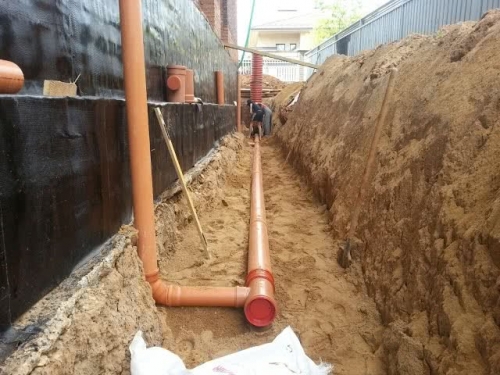Укладка труб ливневой канализации в землю